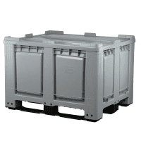 Palettenbox mit Deckel 680l 1200x1000x790 mm Grau - 3 Kufen - geschlossen lange Seite